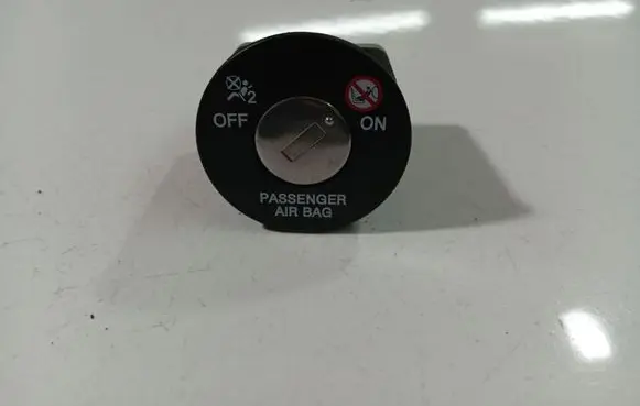 Hyundai ix35 Passenger airbag on/off switch