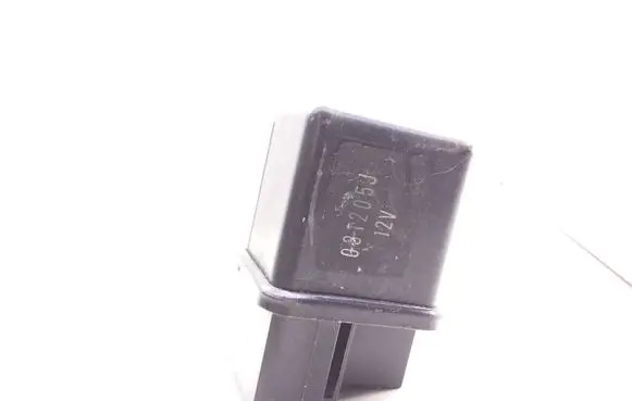 Nissan X-Trail T30 Hazard warning light relay 031205J