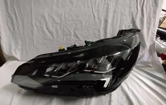 Peugeot 3008 II Headlight/headlamp 9836230280