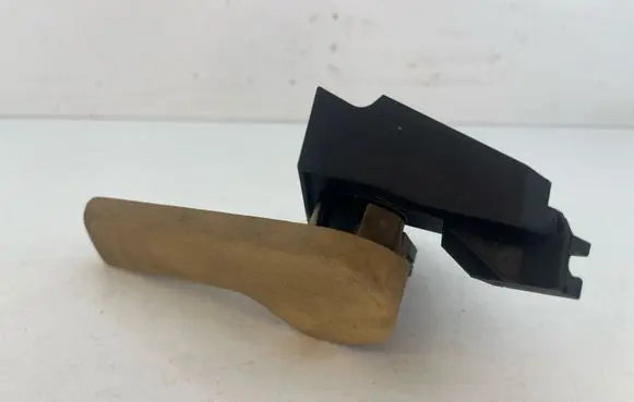 Volkswagen PASSAT B6 Engine bonnet (hood) release handle 1J1823533C