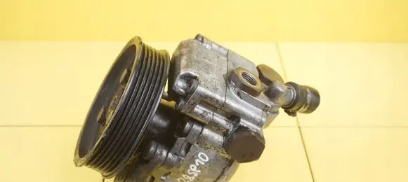 BMW 5 E60 E61 Power steering pump 6779362 28SP10