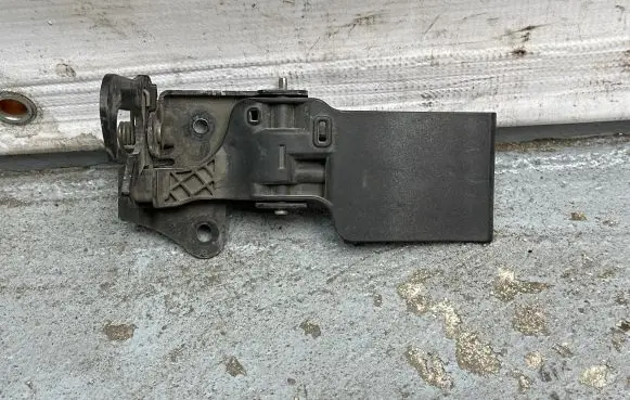 Audi Q3 8U Engine bonnet/hood lock/latch loop/hook 8U0823480A