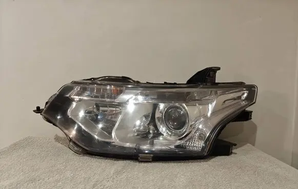 Mitsubishi Outlander Headlight/headlamp 
