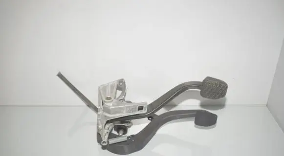 BMW X1 E84 Clutch pedal 6761310 2283725