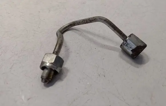 BMW 3 F30 F35 F31 Fuel injector supply line/pipe 13537798449
