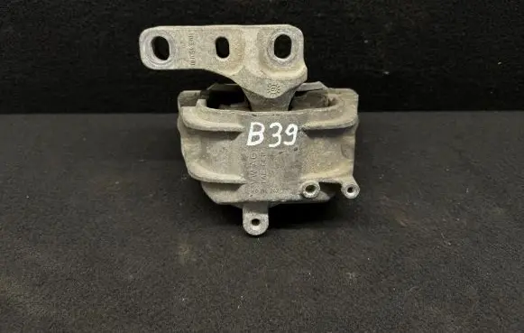 Volkswagen Touran I Engine mount bracket 1K0199262