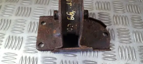 Mitsubishi Galant Engine mount bracket MR244286