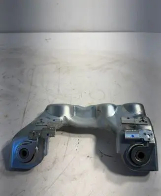 Toyota C-HR I Fender mounting bracket 1018