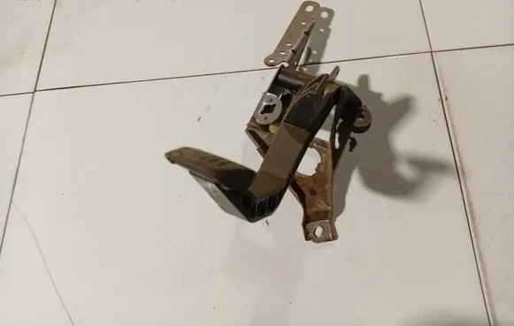 Volvo V50 Brake pedal 4N517B633EH