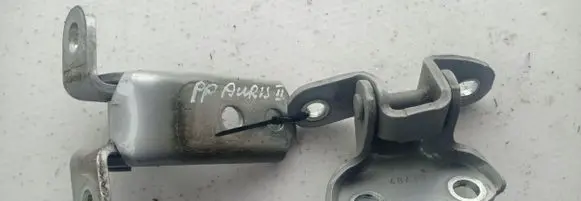Toyota Auris E180 Loading door hinge set 76485GH1258