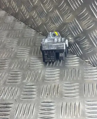 BMW 5 F10 F11 Glow plug pre-heat relay 8514120 0281003115