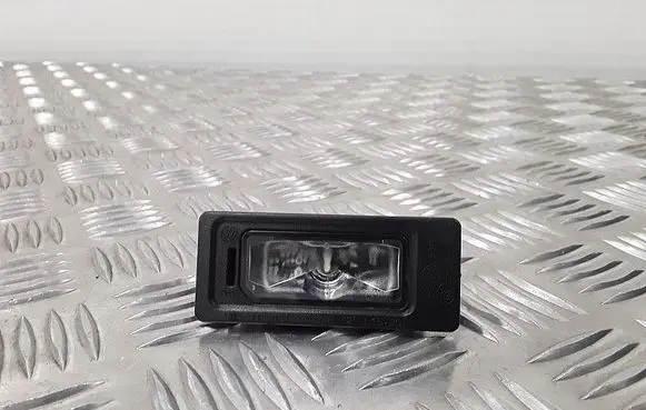 Audi Q3 F3 Number plate light E215072
