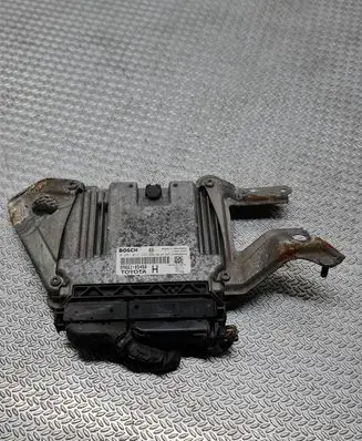 Toyota Yaris Engine control unit/module 0281012322 1039S25242 896610D450