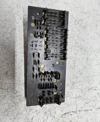 Audi 80 90 B3 Fuse module 443941822