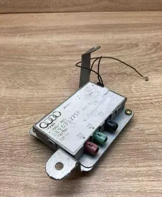 Audi A4 S4 B6 8E 8H Aerial antenna amplifier 8E9035225F
