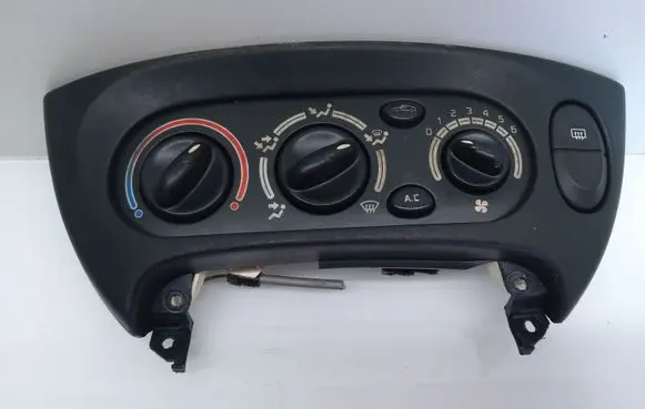 Renault Megane I Climate control unit 651947U