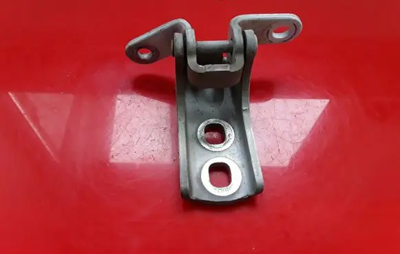 Opel Zafira C Front door lower hinge 0615