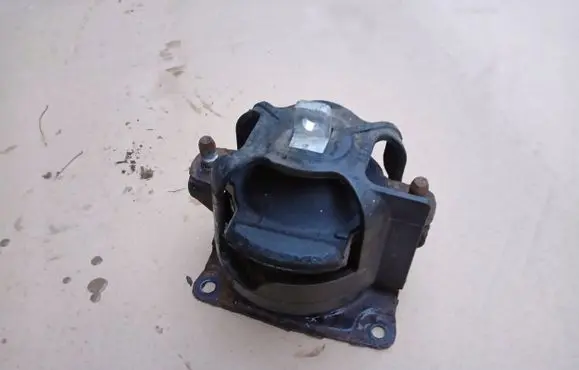 Honda Accord Engine mount bracket RU482JAPBOX