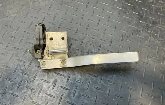 BMW 6 F06 Gran coupe Radiator mount bracket 7583119 7186513 7207151