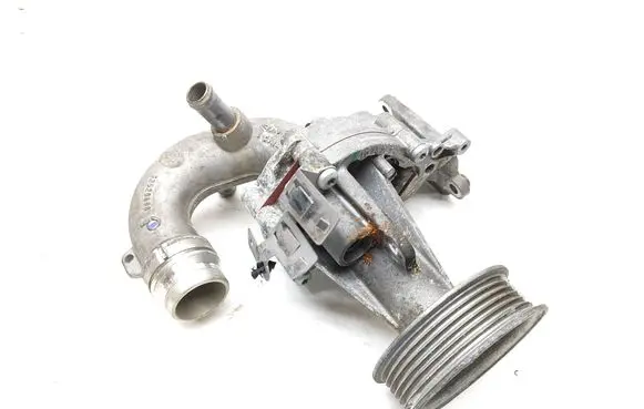 Alfa Romeo Giulia Water pump 24742901