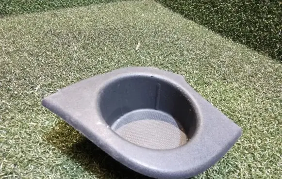 Cup holder front