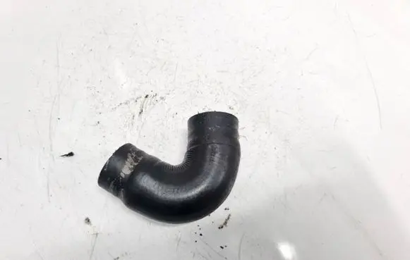 Volkswagen PASSAT B5.5 Engine coolant pipe/hose