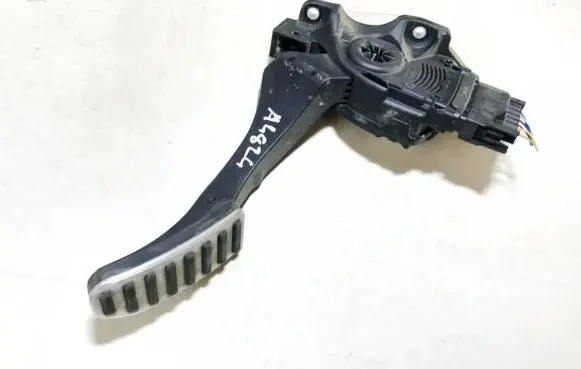 Volvo S60 Accelerator throttle pedal 31329371