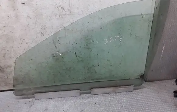 Volvo XC90 Front door window glass four-door