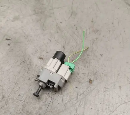 Mazda Tribute Brake pedal sensor switch YL8413480AB