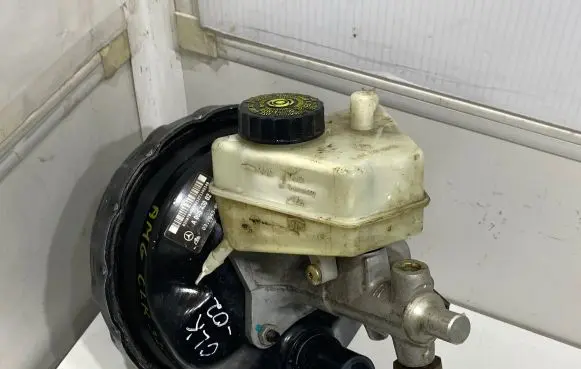 Mercedes-Benz C W203 Brake booster A0054300230 03784902024