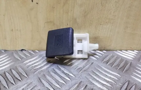 Engine bonnet (hood) release handle