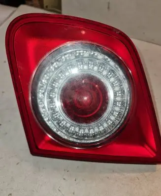 Volkswagen Jetta V Tailgate rear/tail lights 1K5945094 983152