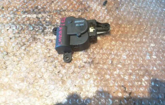 Chrysler 300M Air flap motor/actuator 58024E