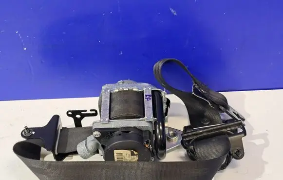 Volvo S60 Front seatbelt 39818842 P39818842