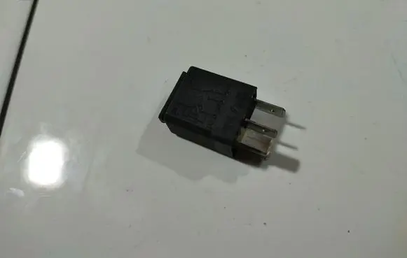 Volkswagen Golf V Other relay 71M09512530