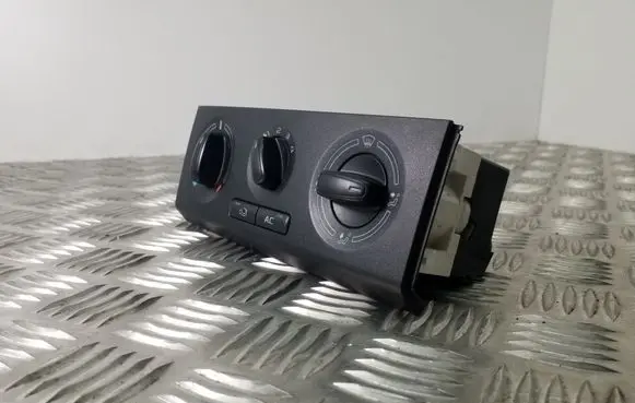 Skoda Fabia Mk2 (5J) Climate control unit 5J0820045C