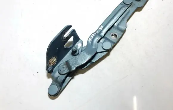 Volkswagen PASSAT B5 Tailgate/trunk/boot hinge 3b5827302