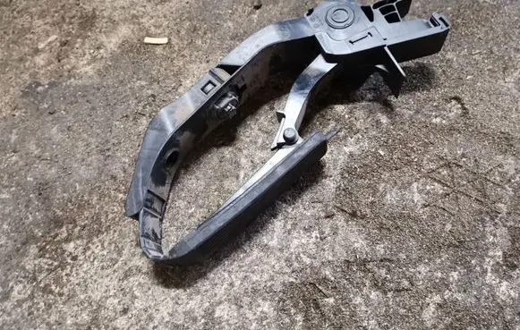 Mercedes-Benz E W211 Accelerator throttle pedal A2113000404