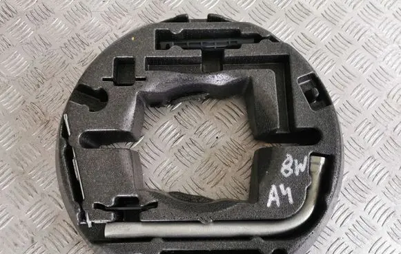 Audi A4 S4 B9 Tool set 8W0012100E