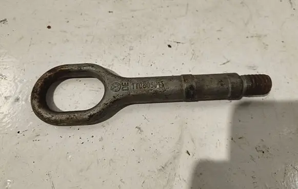 Volkswagen PASSAT B6 Towing hook eye 1T0805615