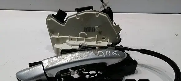 Volkswagen PASSAT CC Front door lock 06A5N0839016G