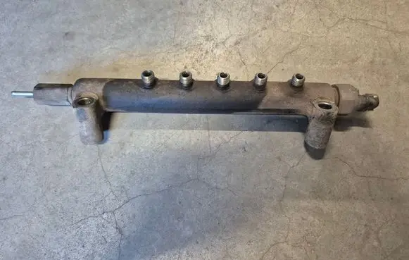 Fuel main line pipe