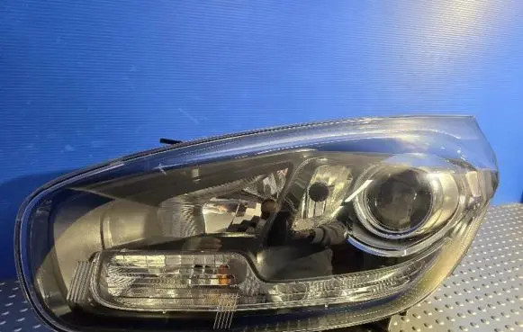 KIA Carens III Headlight/headlamp 92101A4