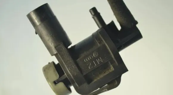 Audi A4 S4 B7 8E 8H Turbo solenoid valve 1J0906283C