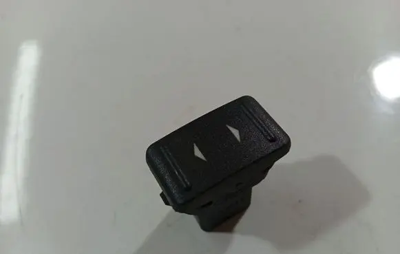 Ford Focus C-MAX Electric window control switch 03168700