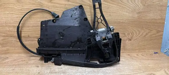 Volvo C30 Front door lock 31214729
