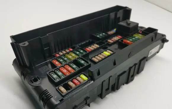 BMW 5 F10 F11 Fuse module 9234421