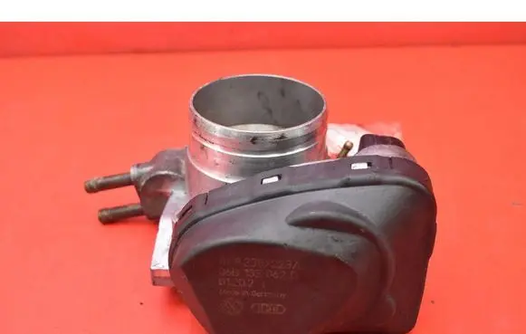 Volkswagen PASSAT B5.5 Throttle body valve 06B133062D