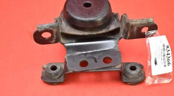 Mazda Tribute Gearbox mounting bracket