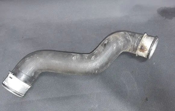 Mercedes-Benz C W203 Engine coolant pipe/hose A2035014882